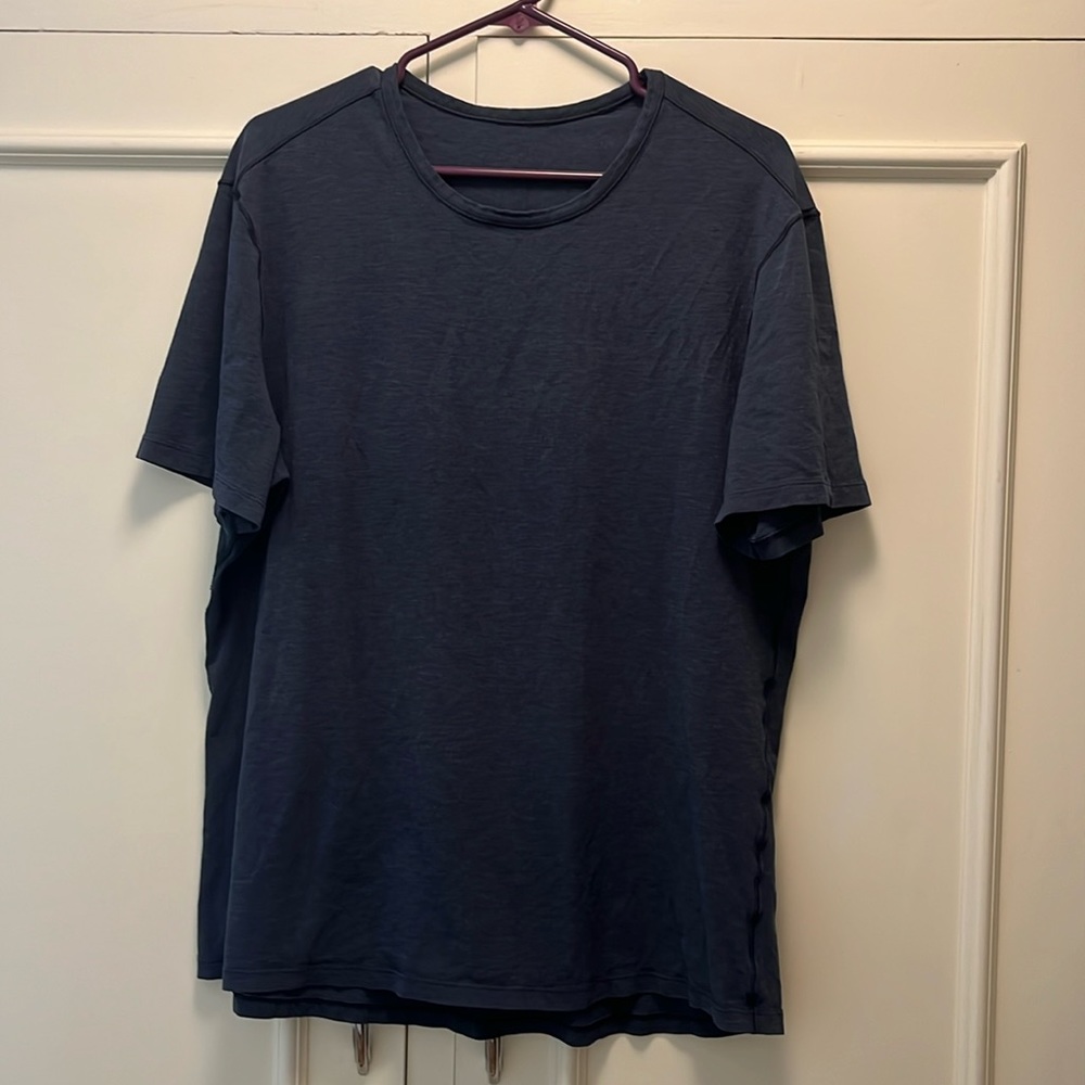 Men’s Lululemon XL tee shirt